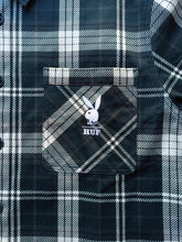 Cargar imagen en el visor de la galería, HUF X PLAYBOY MONARCH LONG SLEEVE FLANNEL
